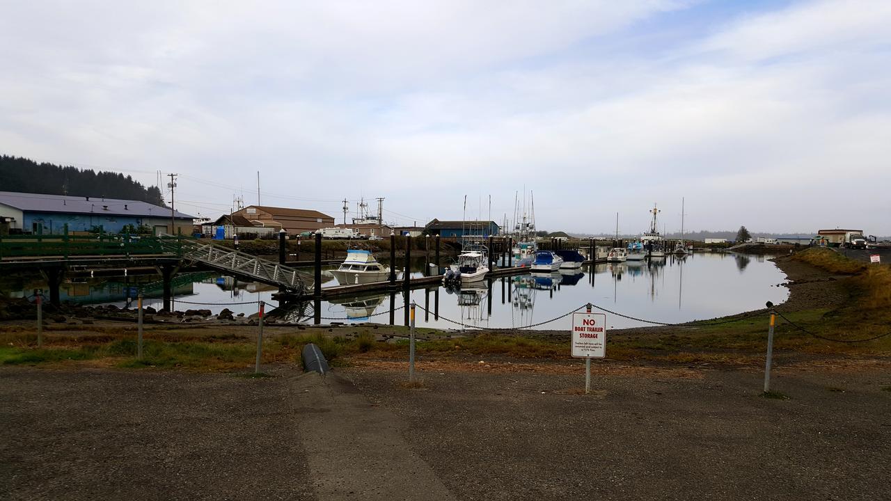 Winchester Bay Inn Reedsport Exterior photo